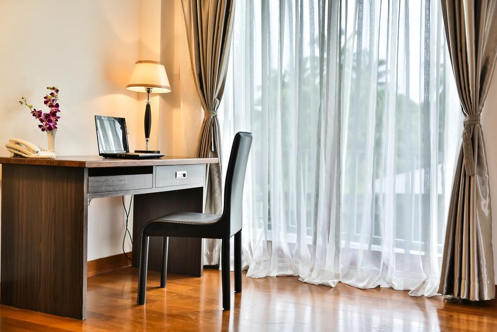 Sky View Hotel Янгон Екстериор снимка