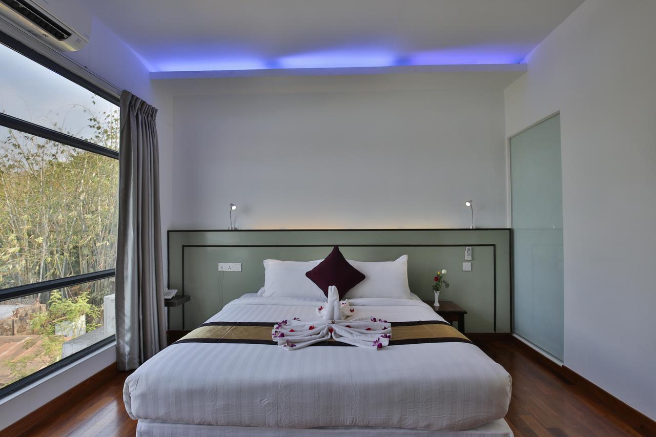 Sky View Hotel Янгон Екстериор снимка