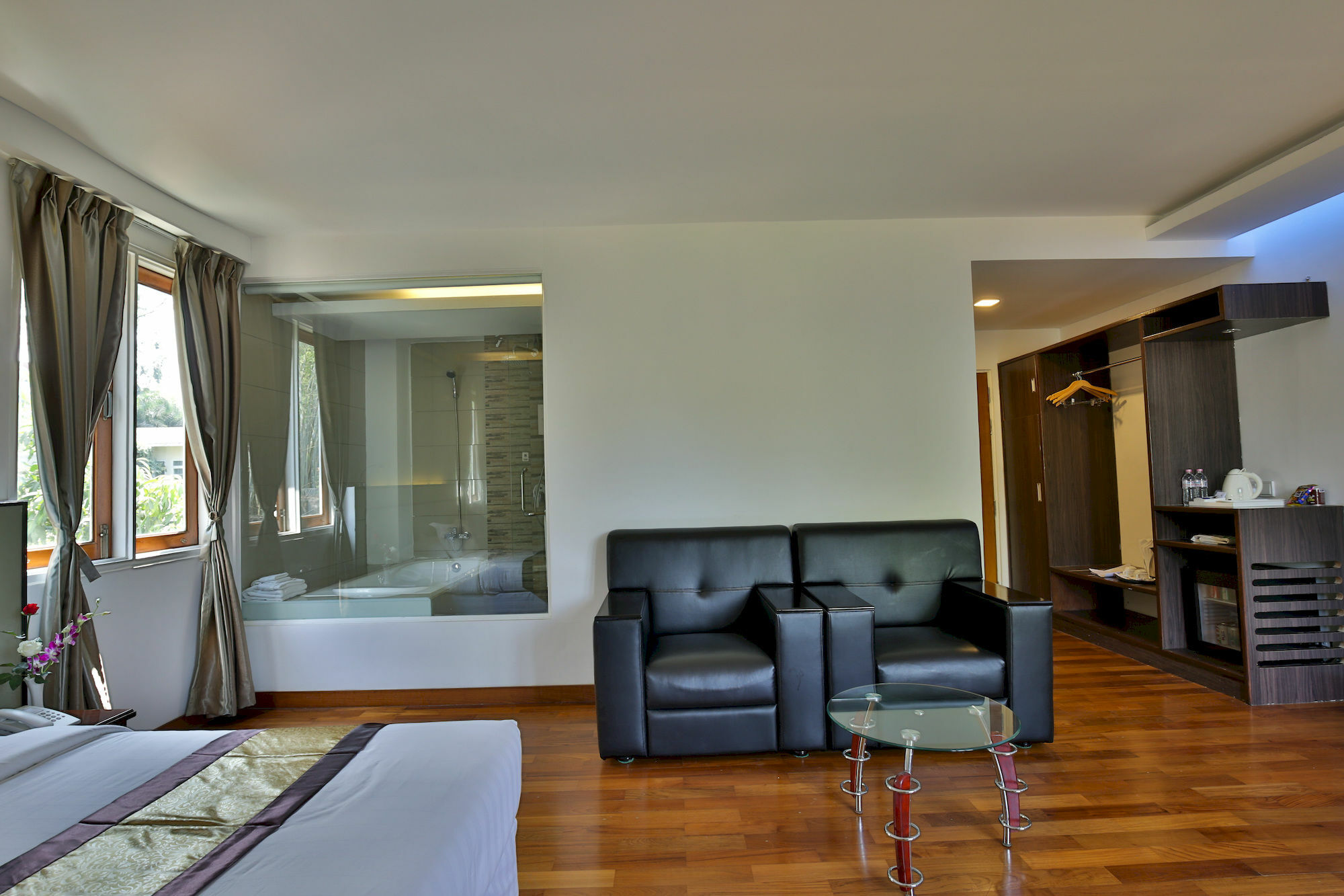 Sky View Hotel Янгон Екстериор снимка