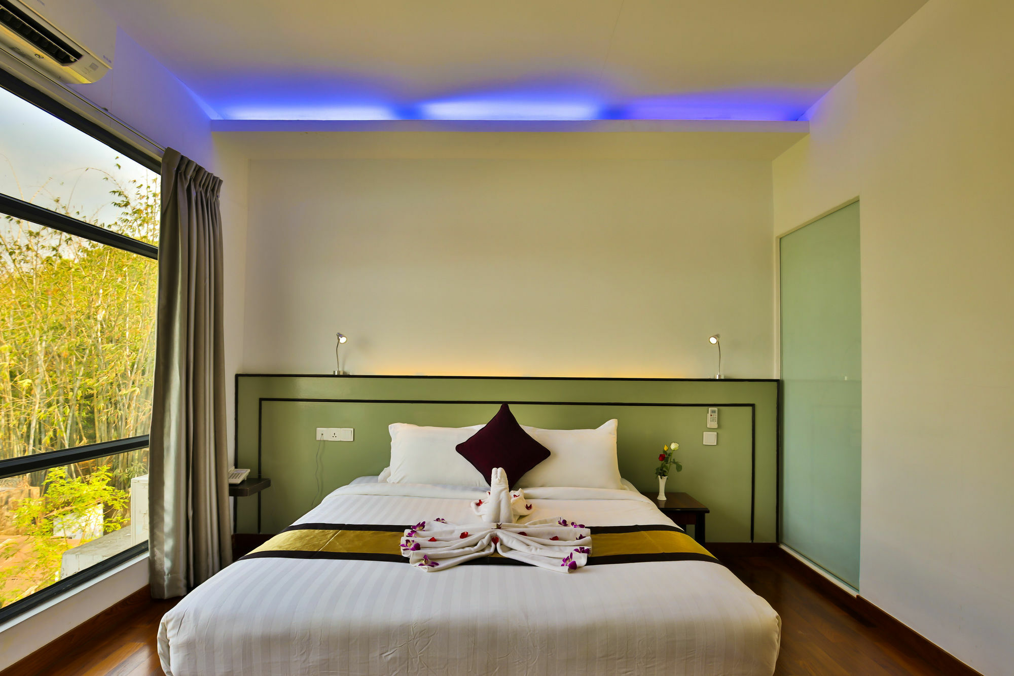 Sky View Hotel Янгон Екстериор снимка