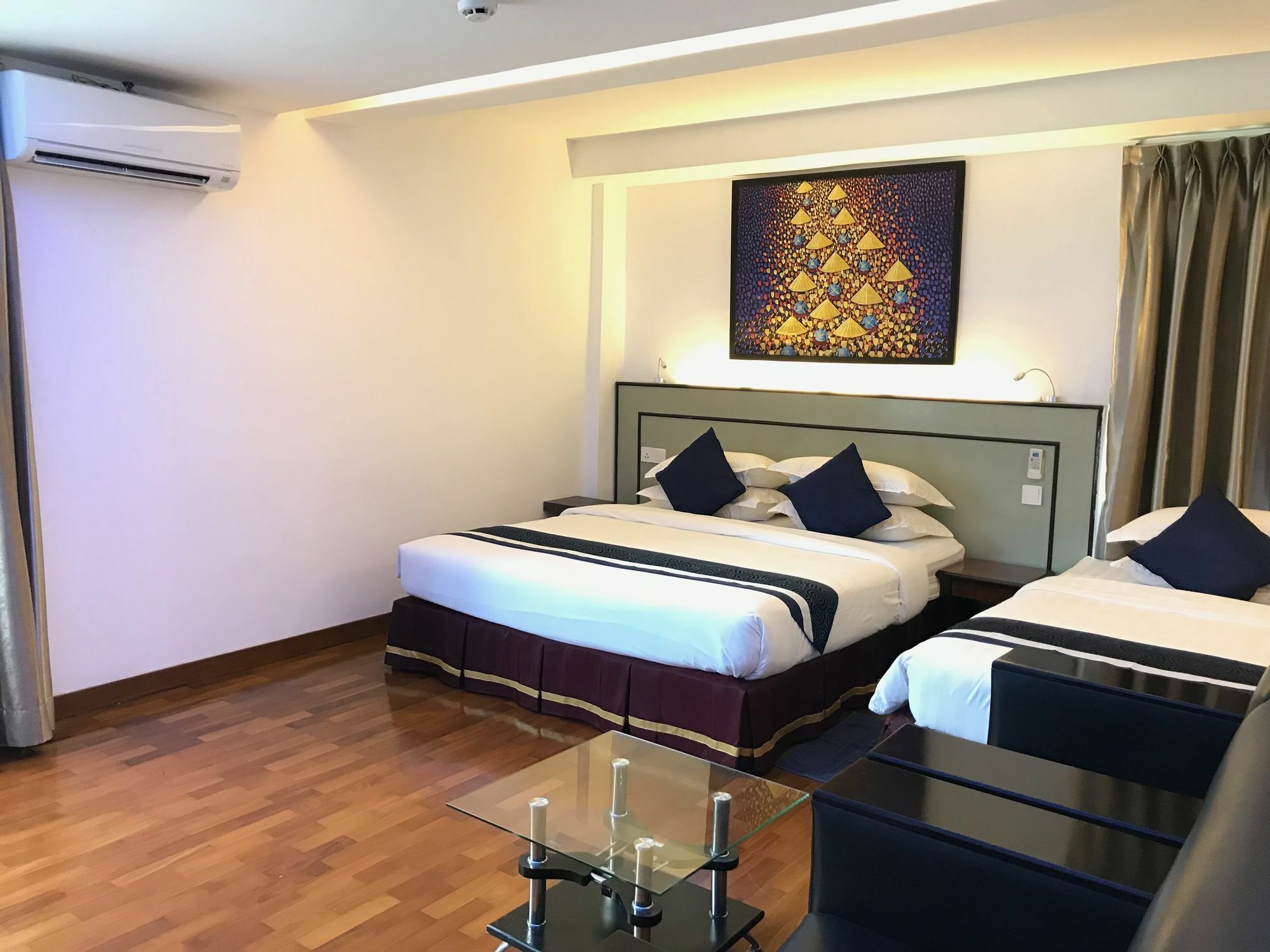 Sky View Hotel Янгон Екстериор снимка
