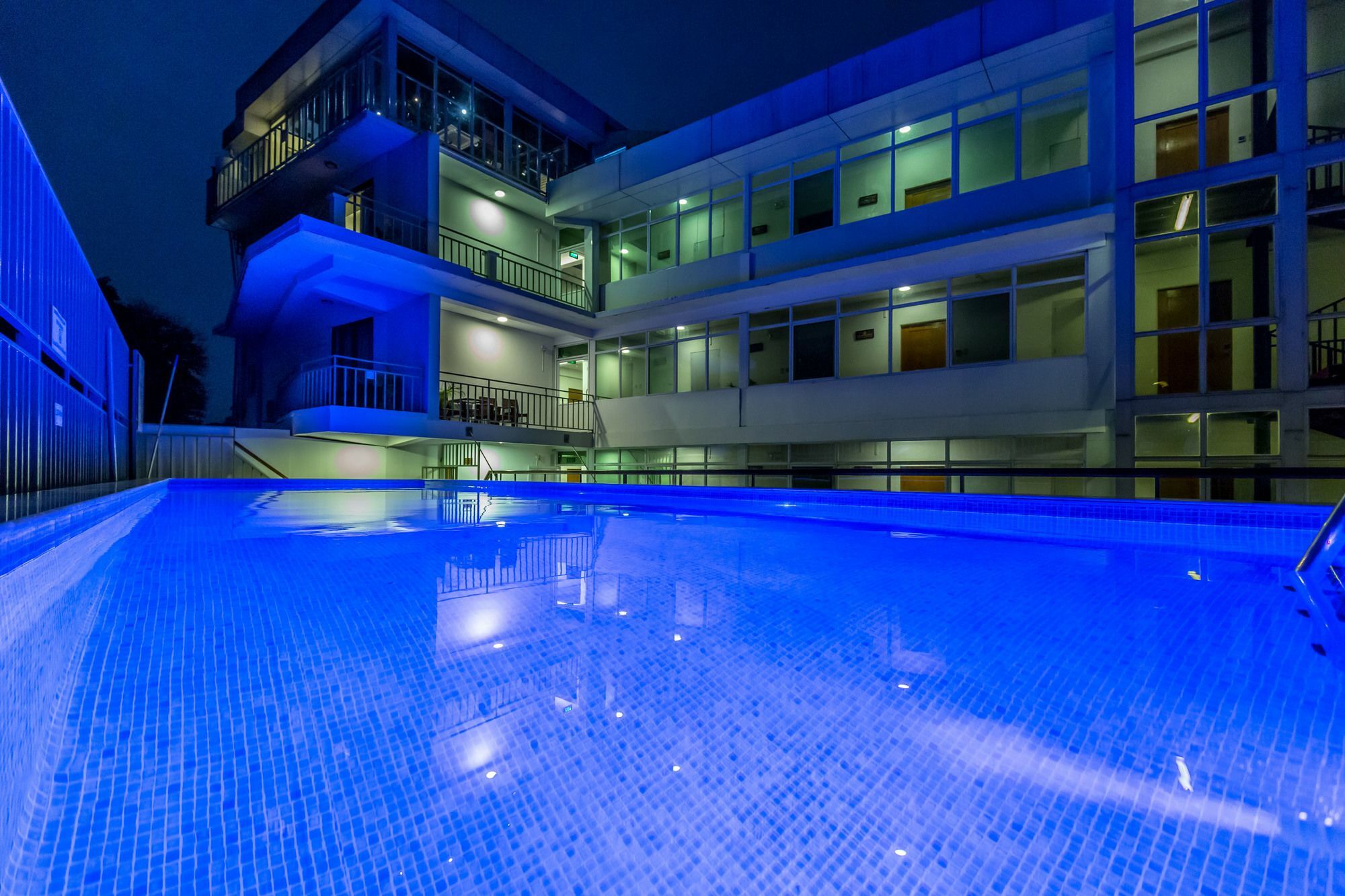 Sky View Hotel Янгон Екстериор снимка