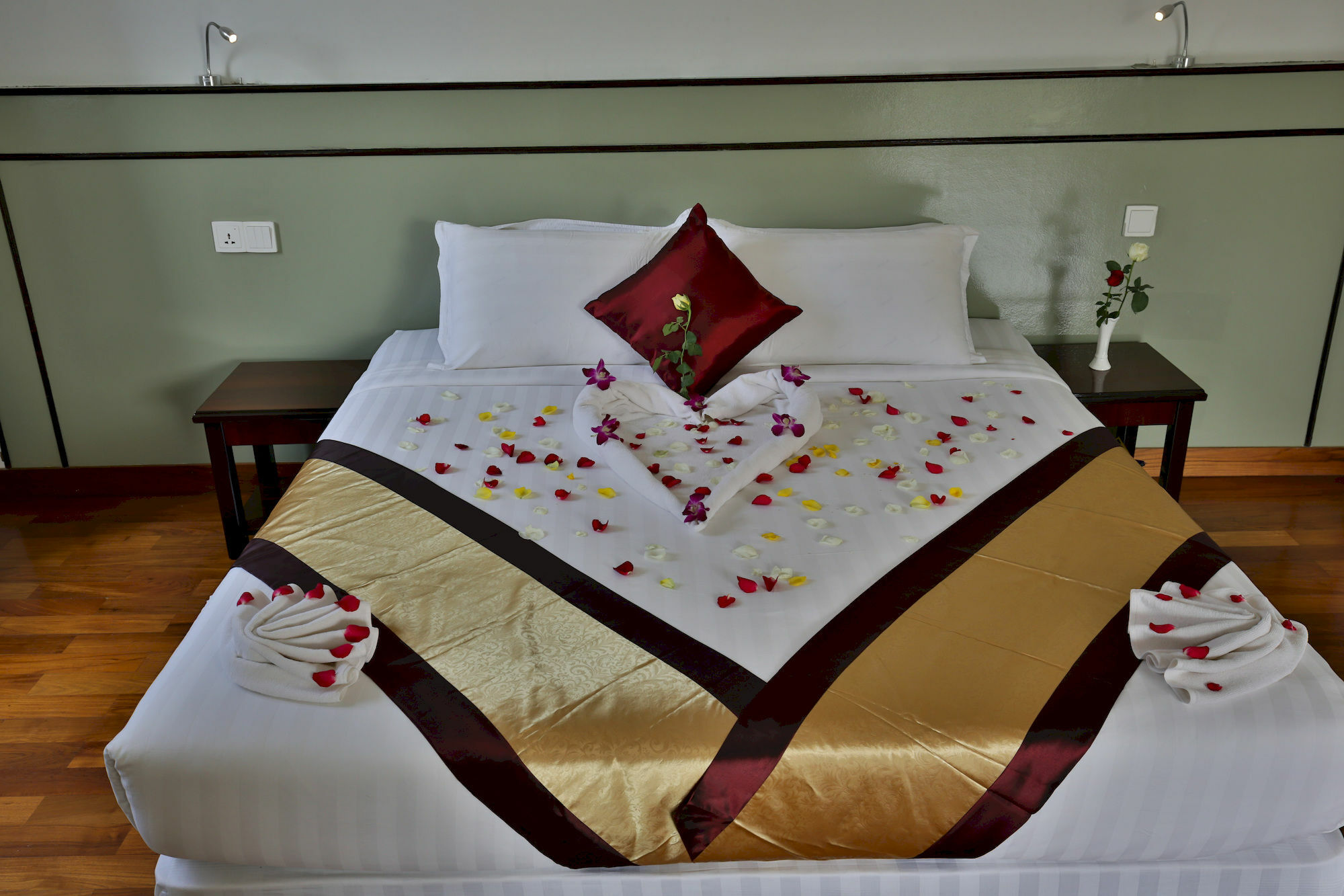 Sky View Hotel Янгон Екстериор снимка