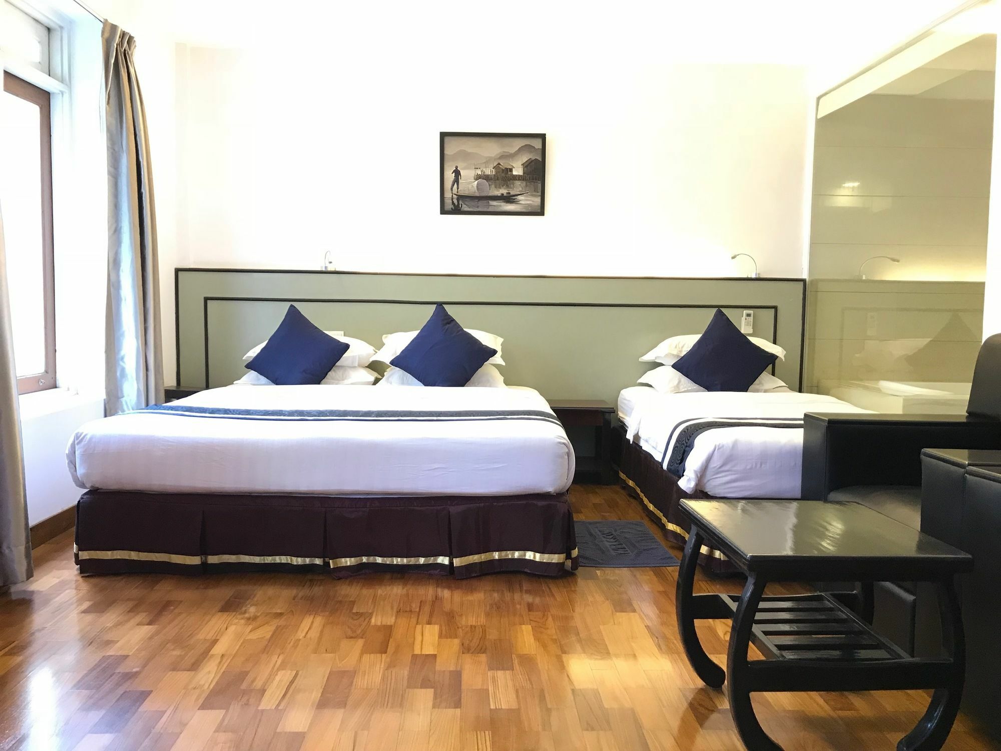 Sky View Hotel Янгон Екстериор снимка