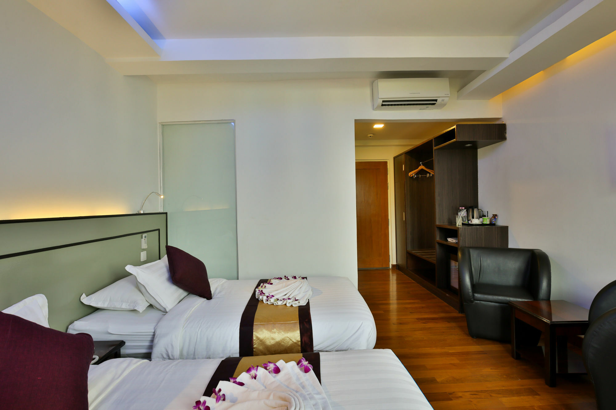 Sky View Hotel Янгон Екстериор снимка