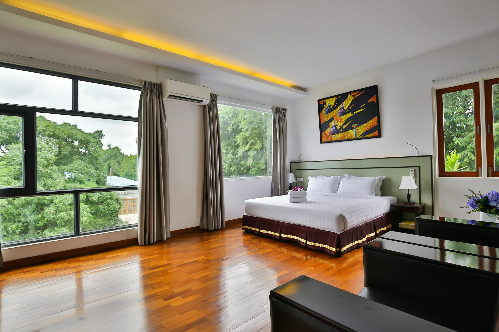 Sky View Hotel Янгон Екстериор снимка