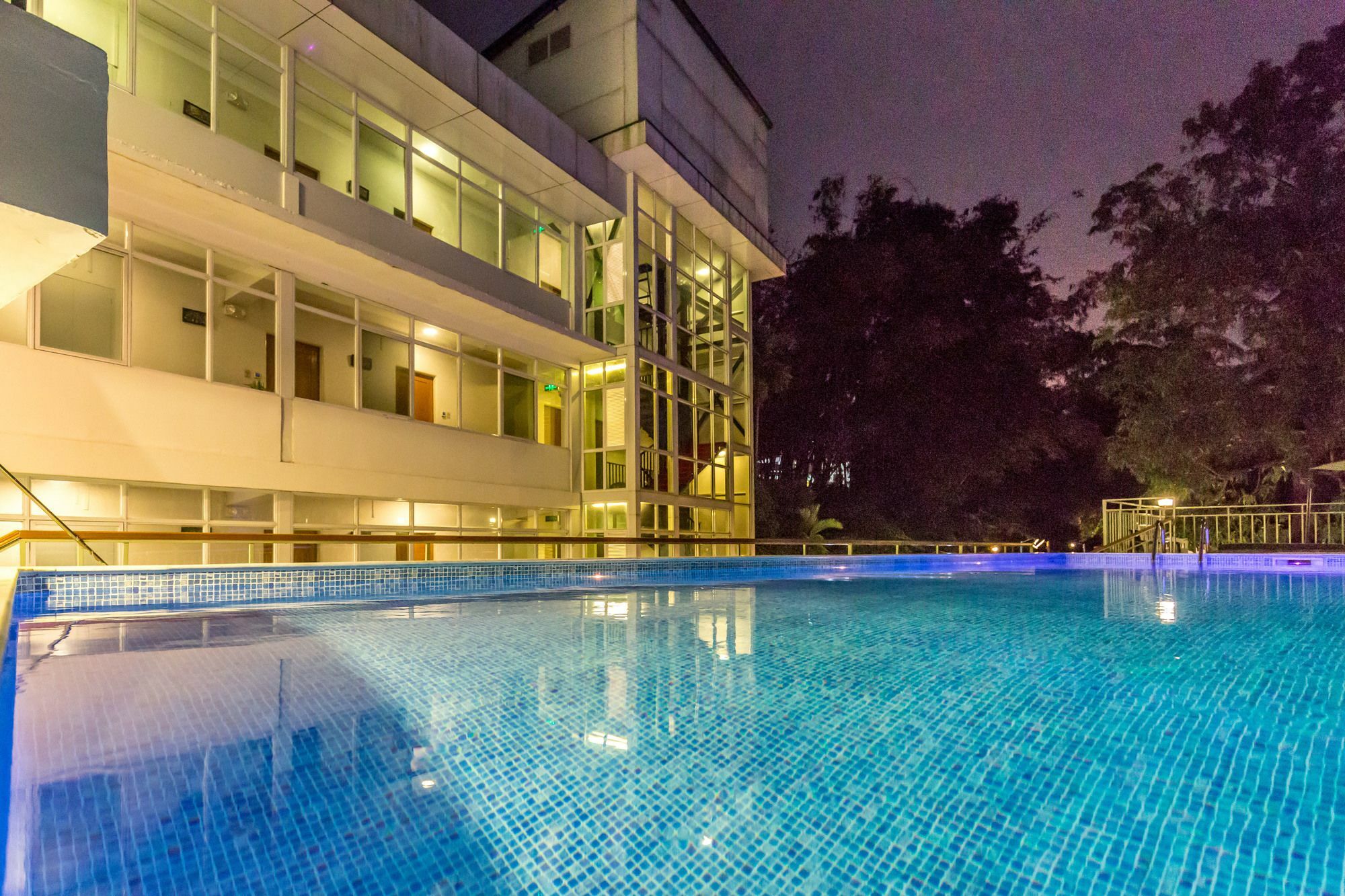 Sky View Hotel Янгон Екстериор снимка